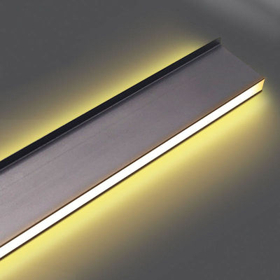 家の台所コーナー ライトの中のキャビネットの食器棚の照明の下の120lm LED