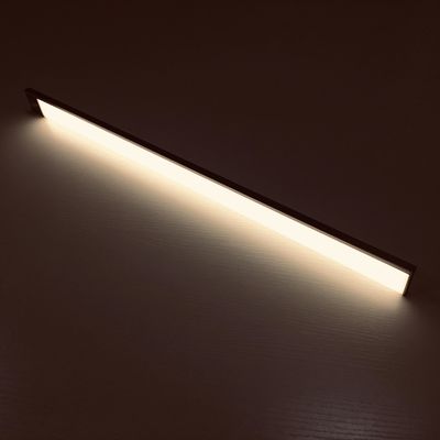 食器棚の屋内照明LED夜ライトの下の6500Kセンサー ライト階段への2700K
