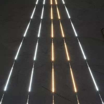LEDの適用範囲が広いストリップの標識燈24Vの競馬のsmd2835流水の白い追跡のストリップは軽い導いた